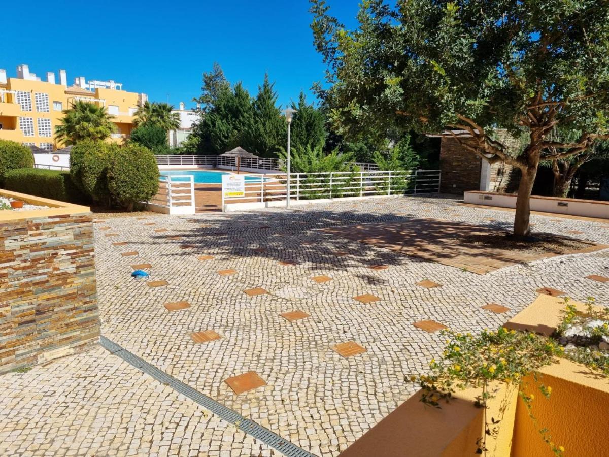 Marinho - 2 Bedroom 2 Bathroom Ground Floor Apartment With Communal Pool And Gardens Conceicao (Faro) Exterior foto