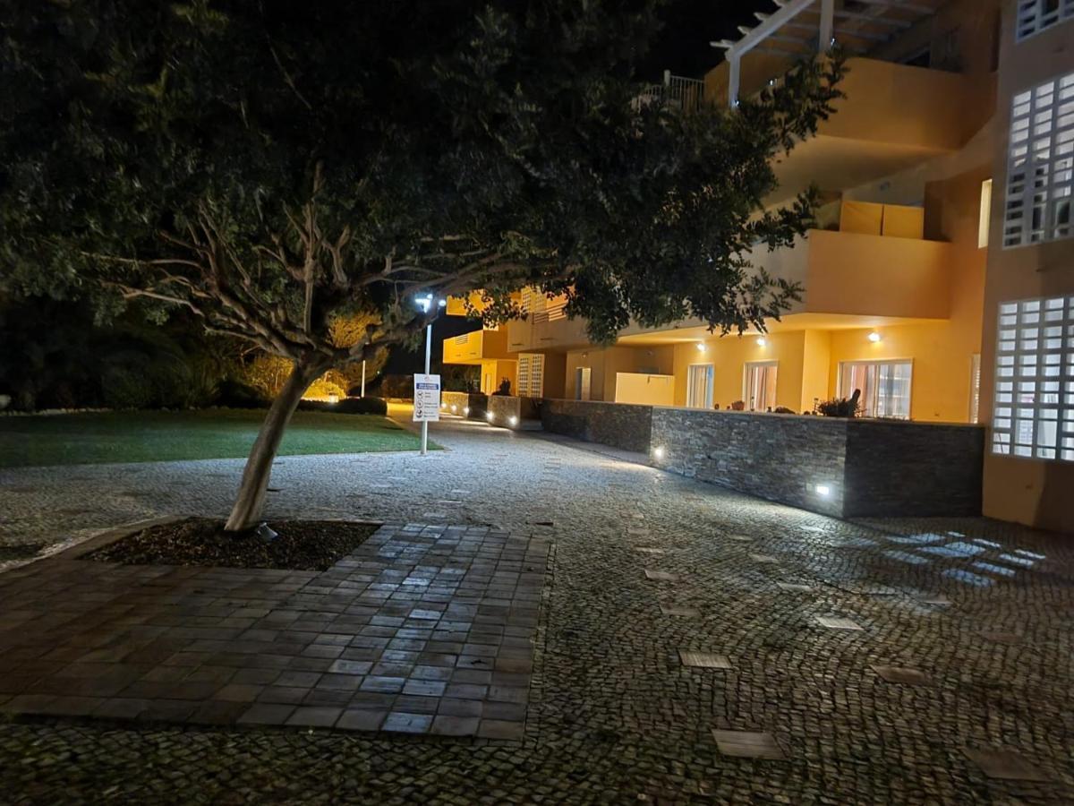 Marinho - 2 Bedroom 2 Bathroom Ground Floor Apartment With Communal Pool And Gardens Conceicao (Faro) Exterior foto